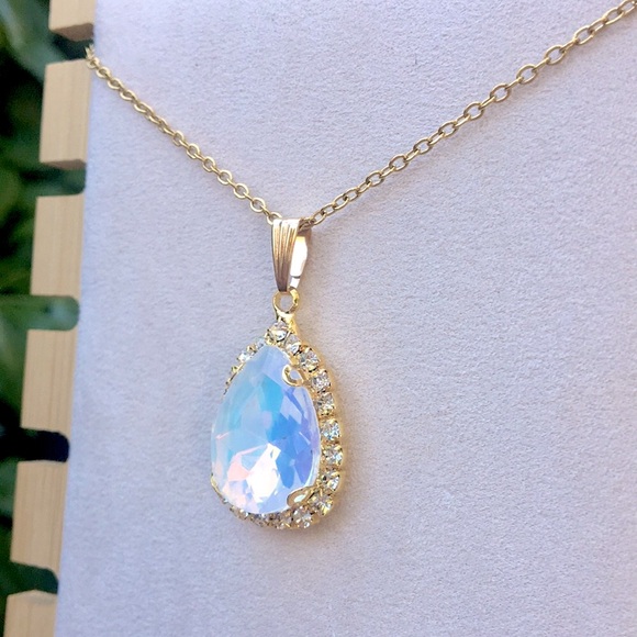 White Opal Aurora Borealis + Gold Crystal Halo Pear Drop Pendant Necklace - Picture 3 of 12